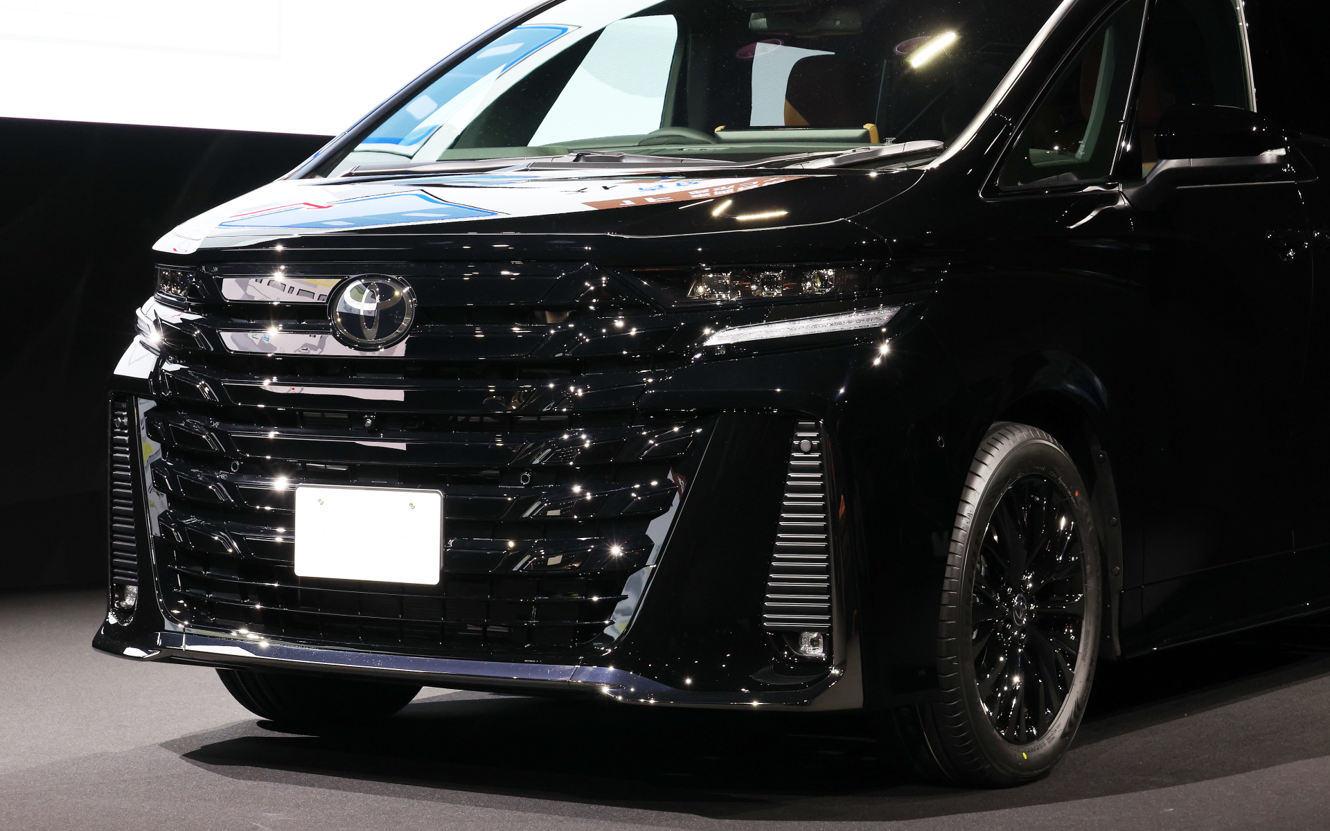 画像］トヨタ、新型「アルファード」「ヴェルファイア」発表会