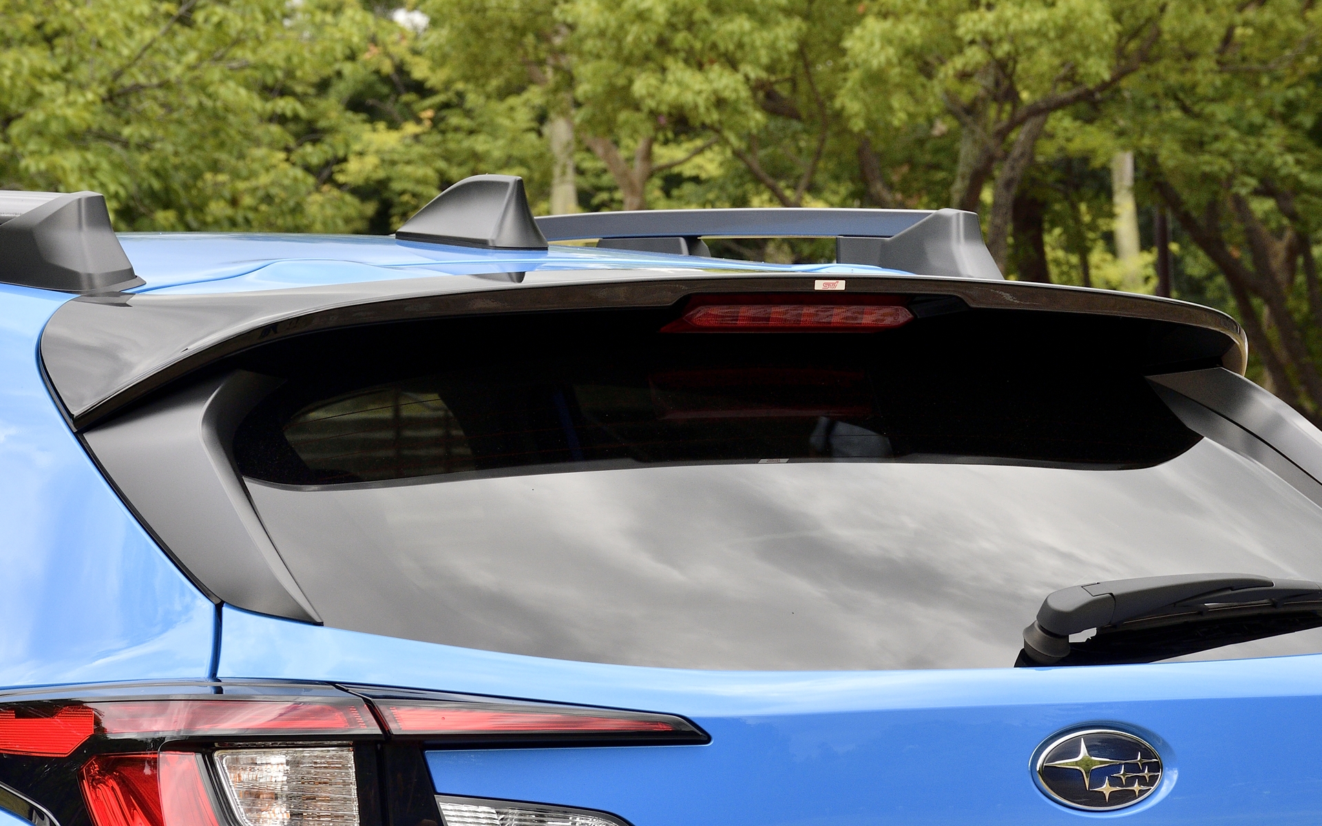 スバル「インプレッサ」「クロストレック」にSTIパーツを装着したら