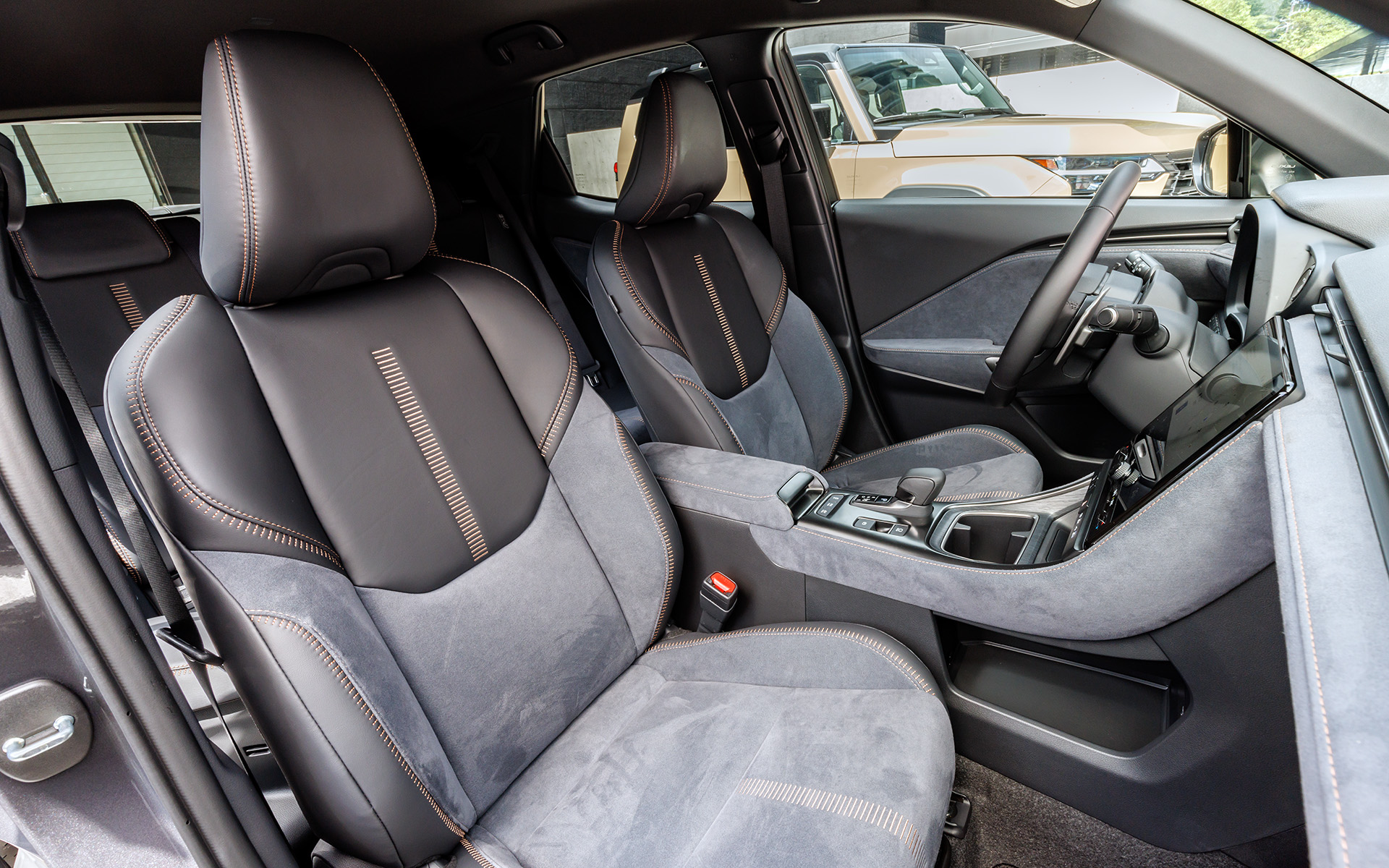 小さな高級車、新たなレクサスのエントリーモデル「LBX」 / (9/12