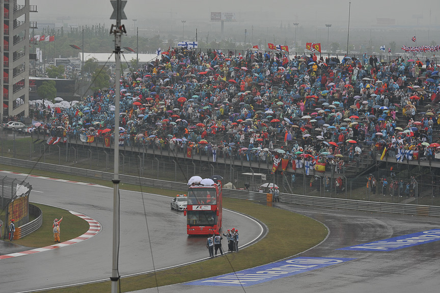 画像 オグたん式 F1の読み方 中国gp デフューザー問題が決着 雨が明暗を分けた レッドブルとブロウンgp 4 8 Car Watch