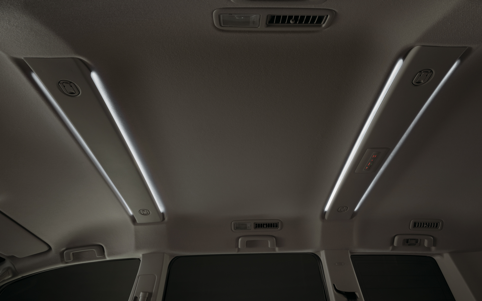 画像］三菱自動車、「デリカD：5」に特別仕様車「ブラックエディション