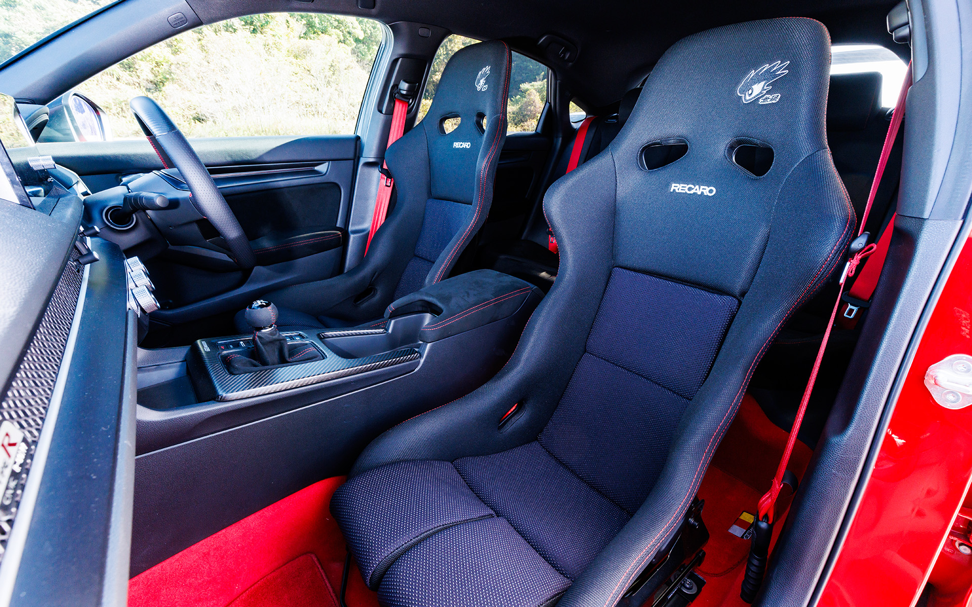 無限が仕上げた「TYPE R」と「RS」初試乗 進化した2台のシビックを 