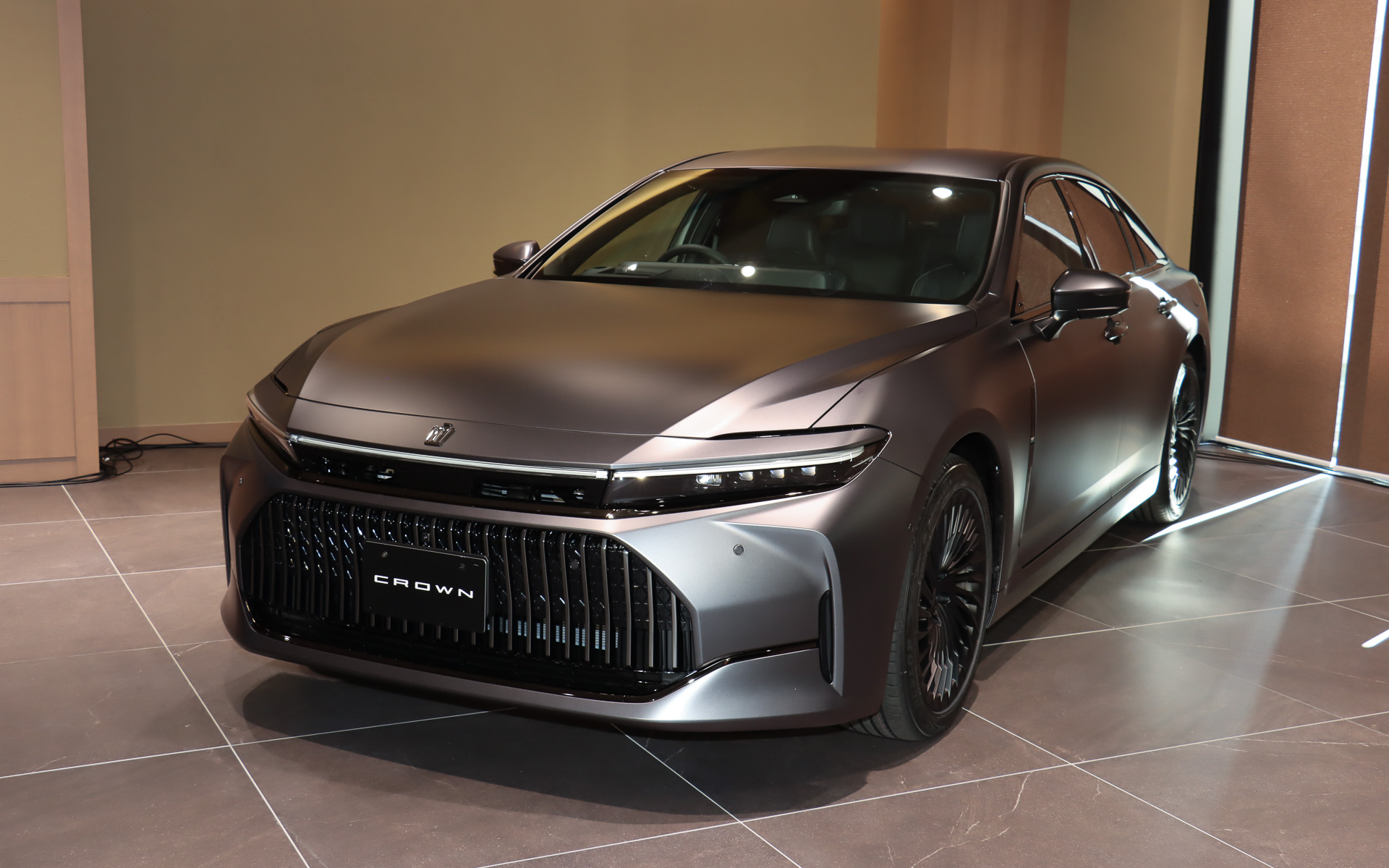 画像］トヨタ、70周年を迎えたクラウンの専門店「THE CROWN 東京虎ノ門