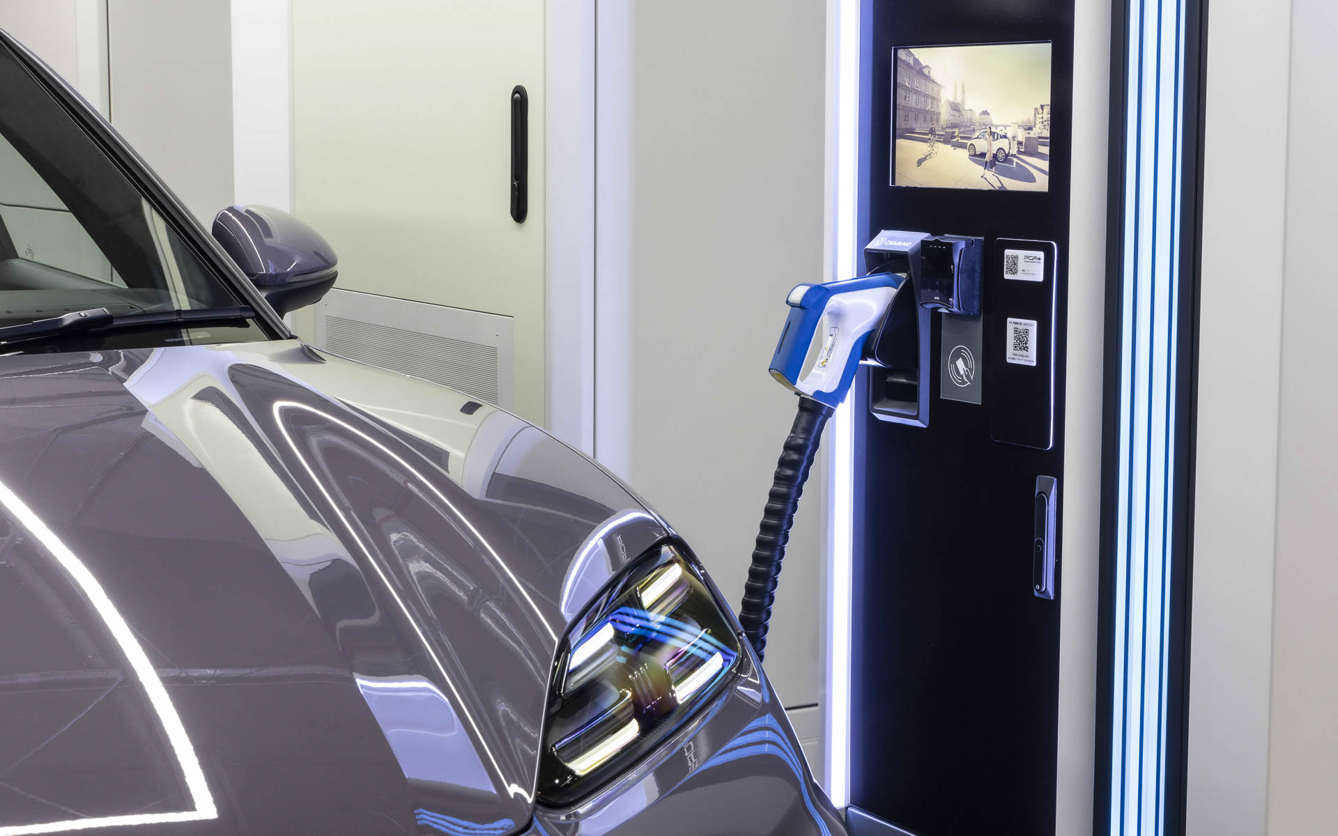 画像］ポルシェ、急速充電器「ポルシェ ターボチャージング