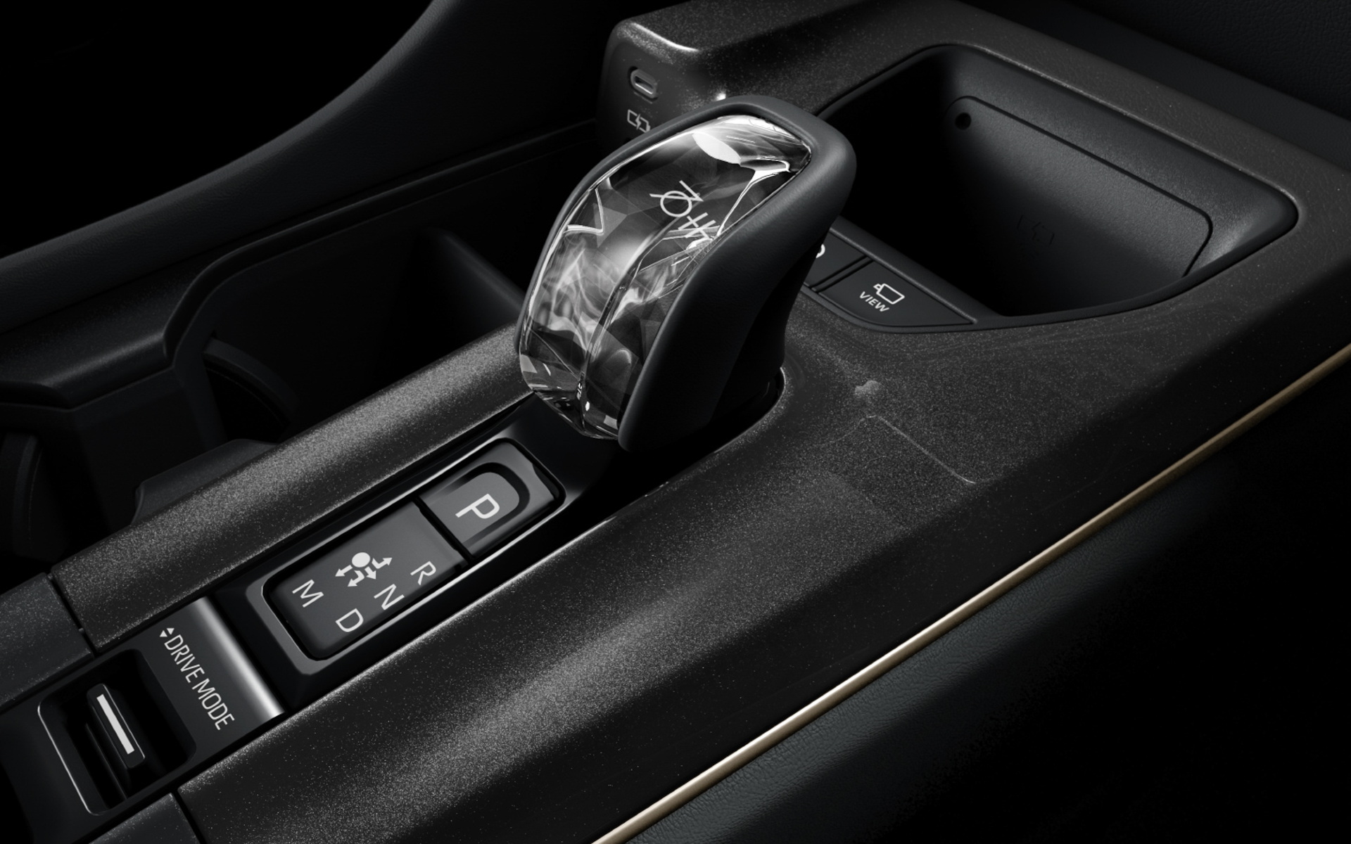 画像］トヨタ、「クラウンクロスオーバー」にクラウン誕生70周年を記念