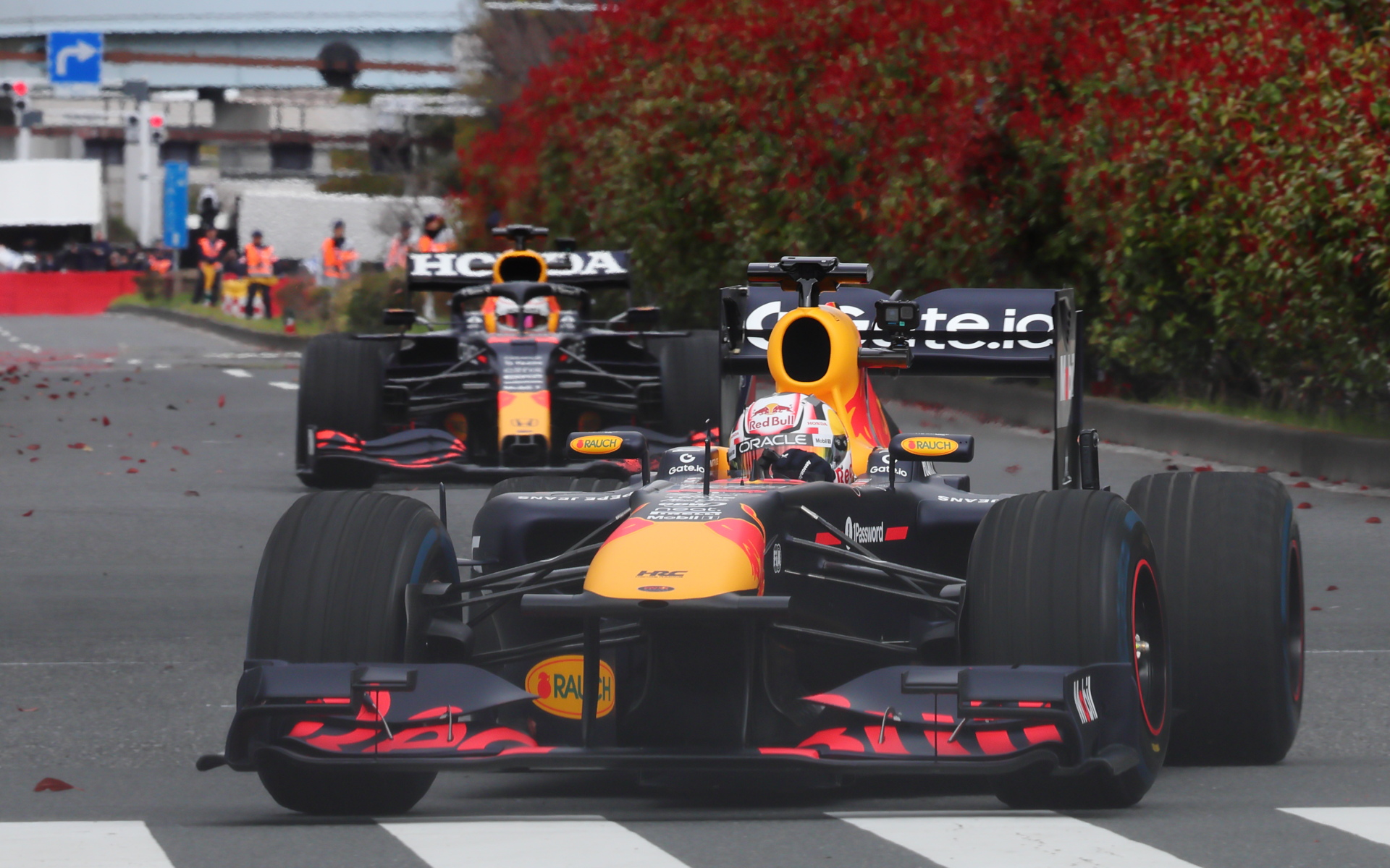 画像］レッドブル角田裕毅選手らがF1マシンで公道を疾走！ 「Red Bull