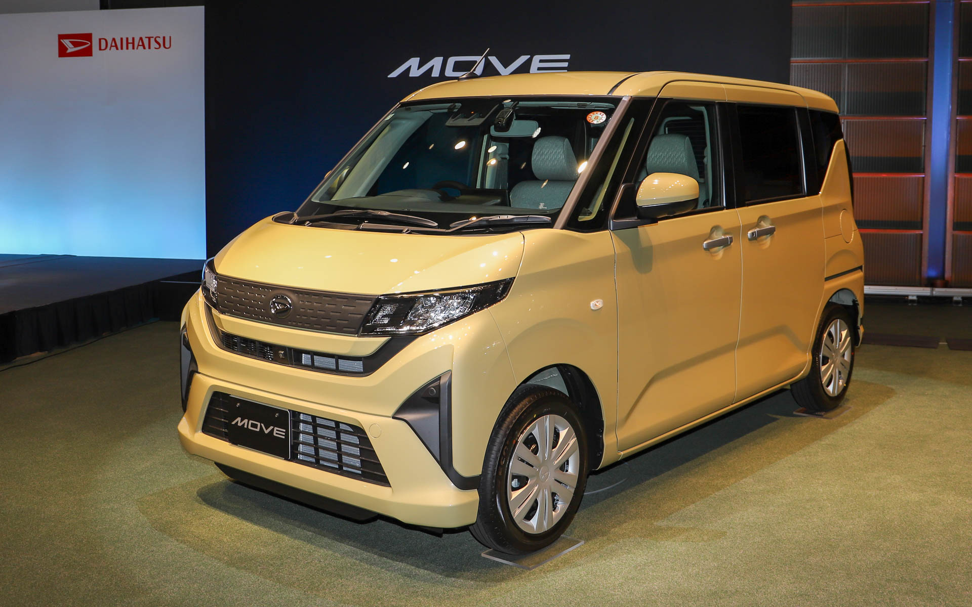 画像］ダイハツ、新型「ムーヴ」発表会で歴代ムーヴも展示 井上雅宏