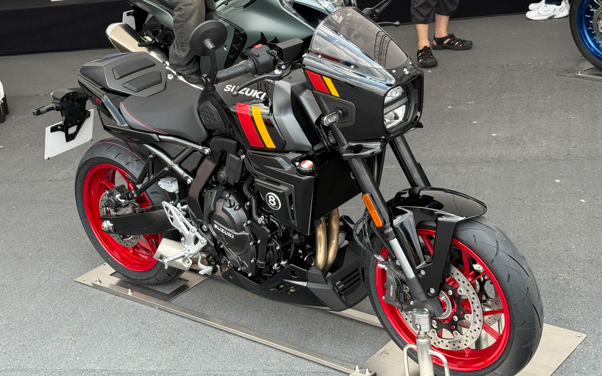 画像］スズキ、鈴鹿8耐で「GSX-R1000R」世界初展示 「GSX-8TT」「GSX