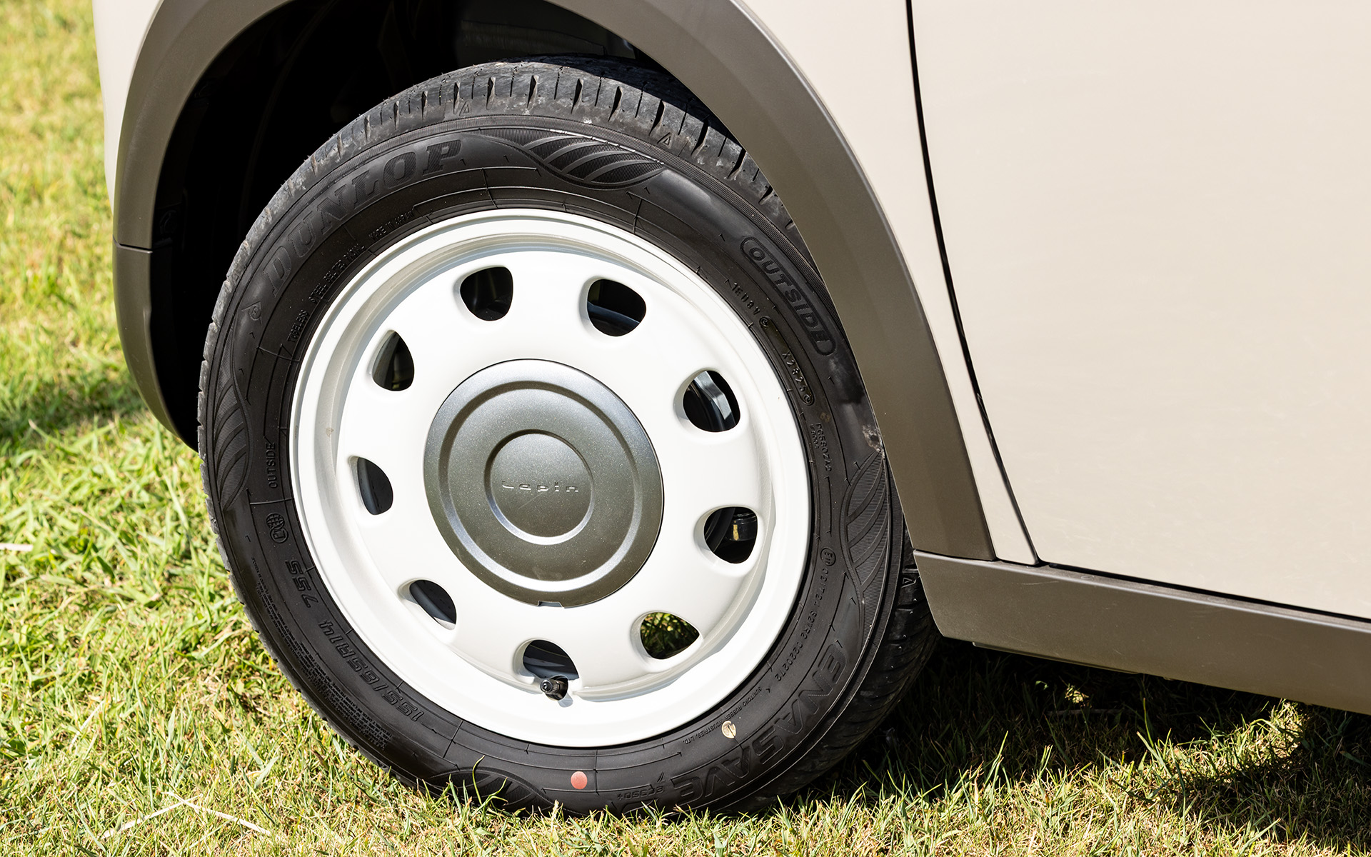 スズキ ラパン LC 純正アルミホイール ハーフホイールキャップ付 スズキ ラパン LC 純正アルミホイール ハーフホイールキャップ付