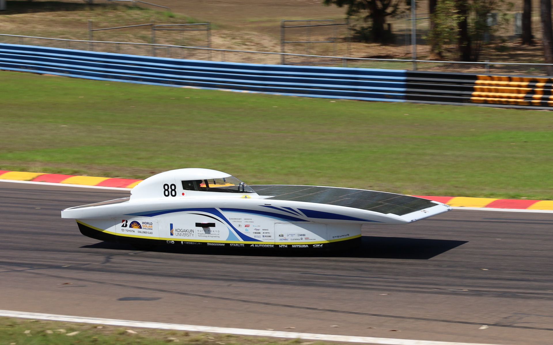 画像］世界最大級のソーラーカーレース「BWSC2025」がスタート