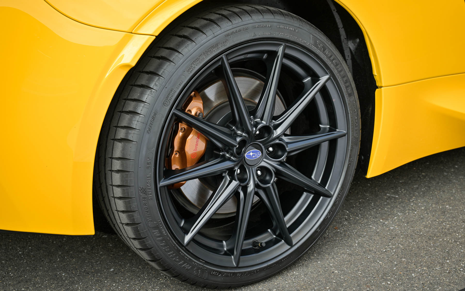 ホイール スバル純正品18インチ　イエロー 画像］スバル、サンライズイエローの「BRZ」300台限定特別仕様車「STI
