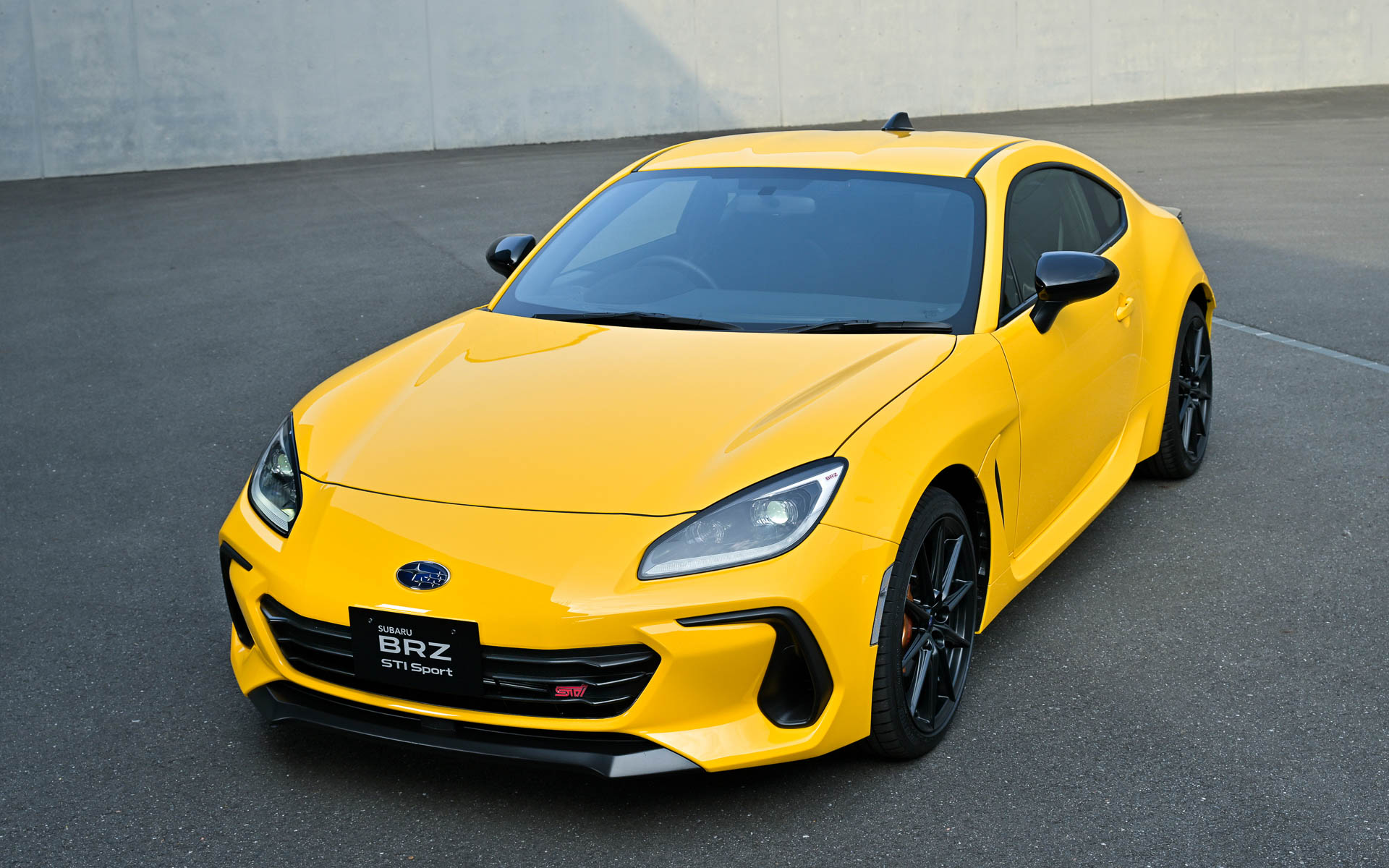 画像］スバル、サンライズイエローの「BRZ」300台限定特別仕様車「STI