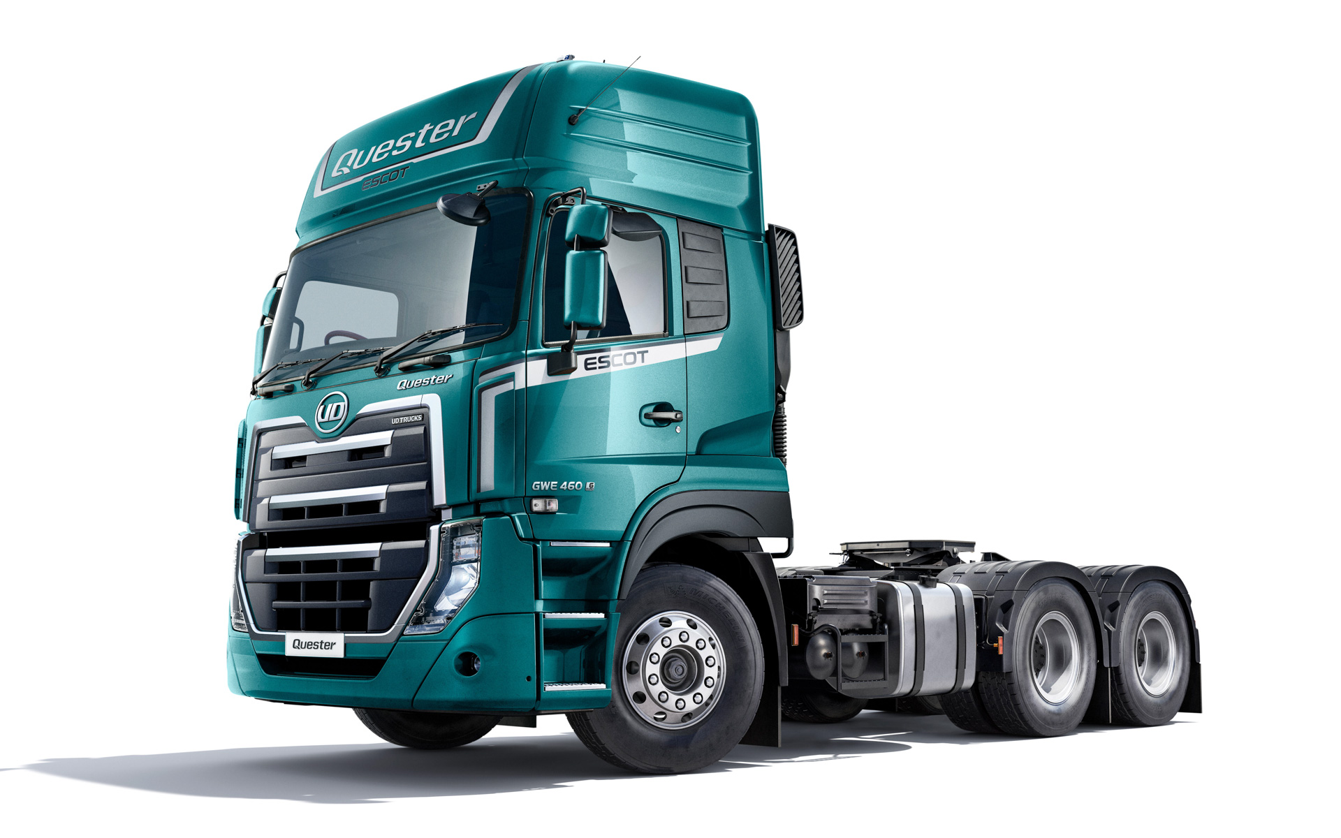 画像］大型トラック「ギガ」世界初公開など、いすゞとUDトラックスが