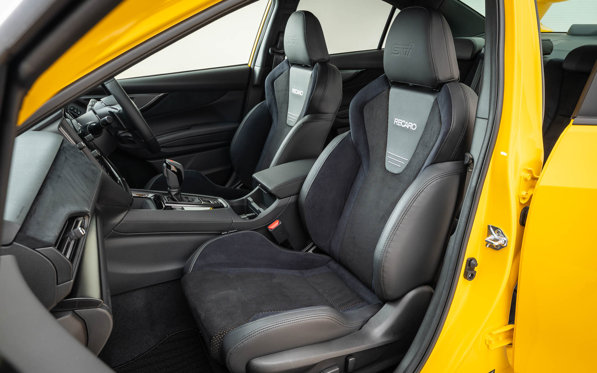 画像］スバル、サンライズイエローの「レヴォーグ」「WRX S4」特別仕様