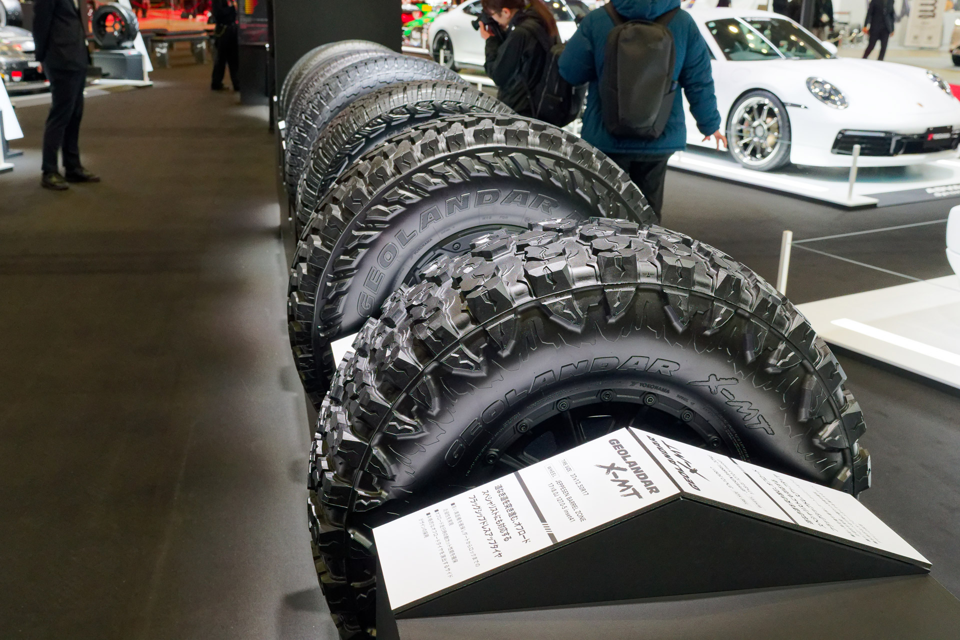拡大画像］横浜ゴム、2月に発売予定の新製品「ジオランダー H&frasl;T4」展示