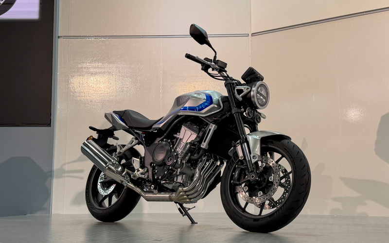 画像］ホンダ、「CB400 SUPER FOUR」「CBR400R FOUR」次世代“直4
