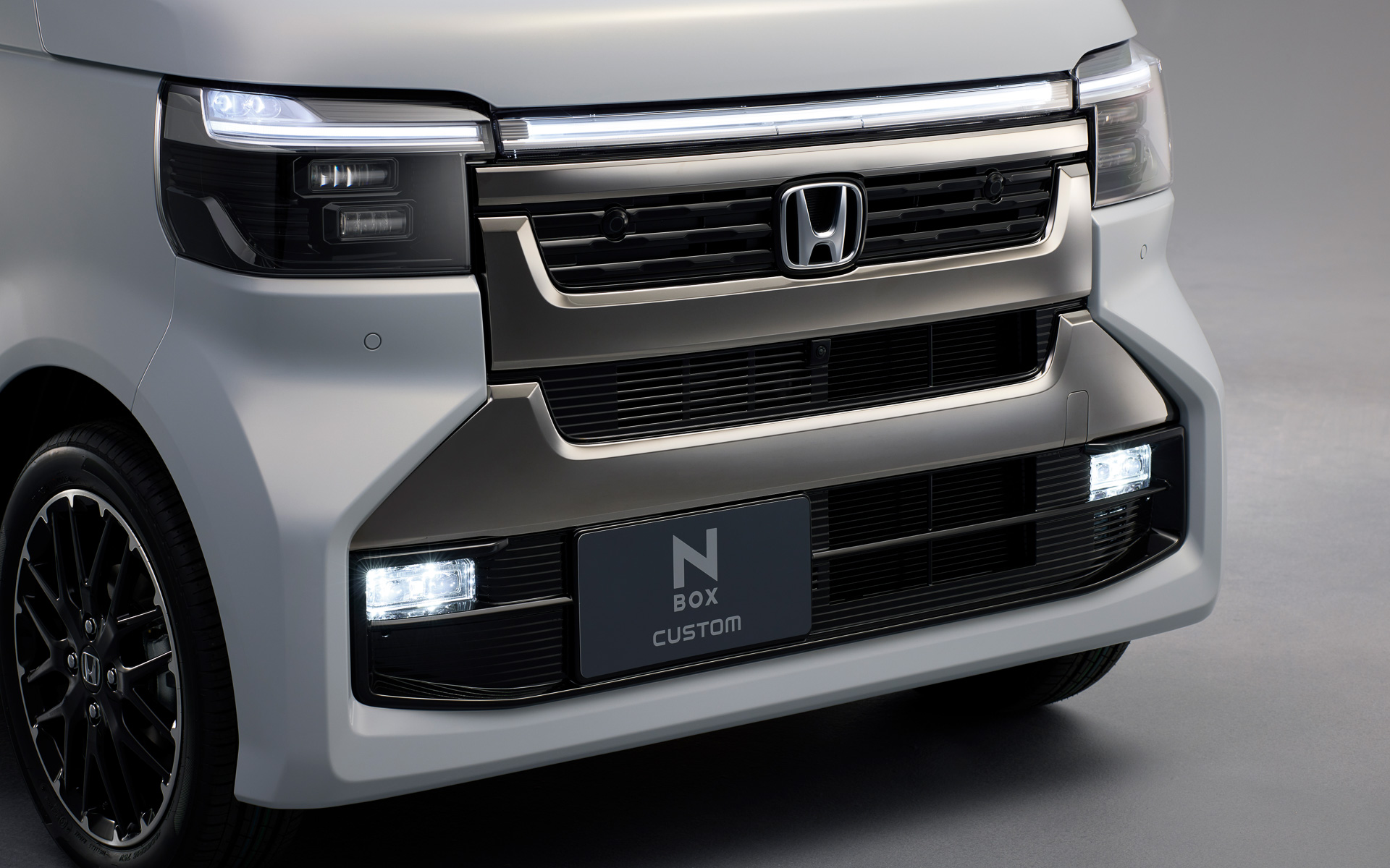 画像］ホンダ、「N-BOX」改良モデルを先行公開 カスタムのフロント
