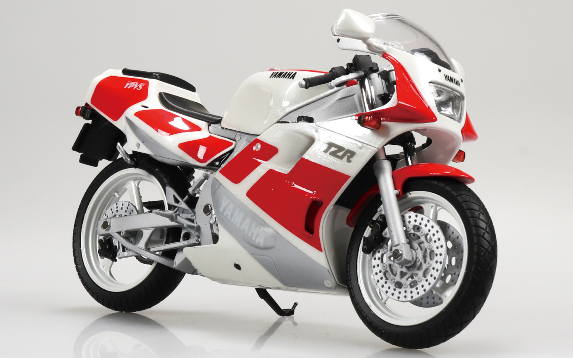 画像］アオシマ、1/12完成品バイクシリーズに後方排気レイアウトの