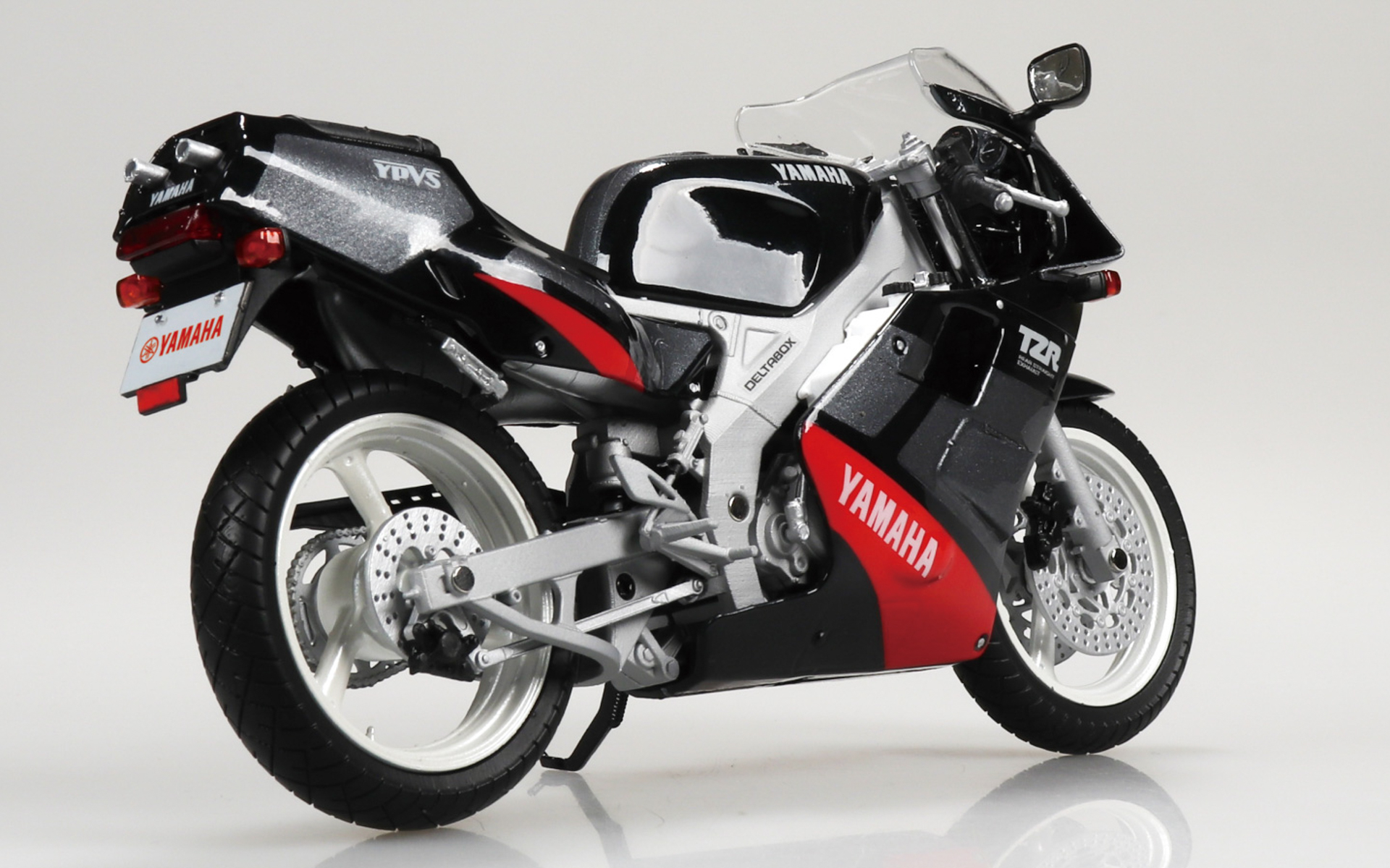 画像］アオシマ、1/12完成品バイクシリーズに後方排気レイアウトの