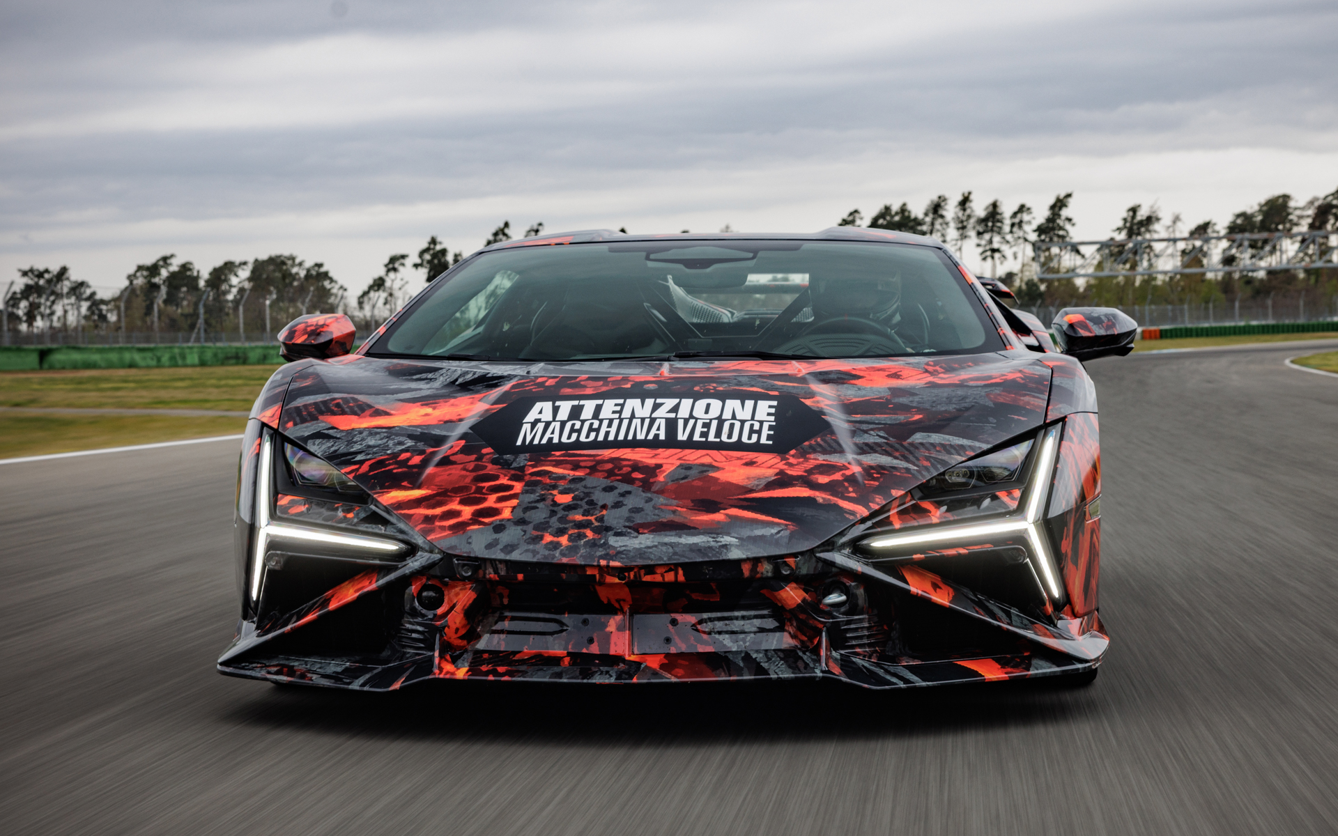 画像］ランボルギーニ、新型「レヴェルトSV」がドイツ ホッケンハイム