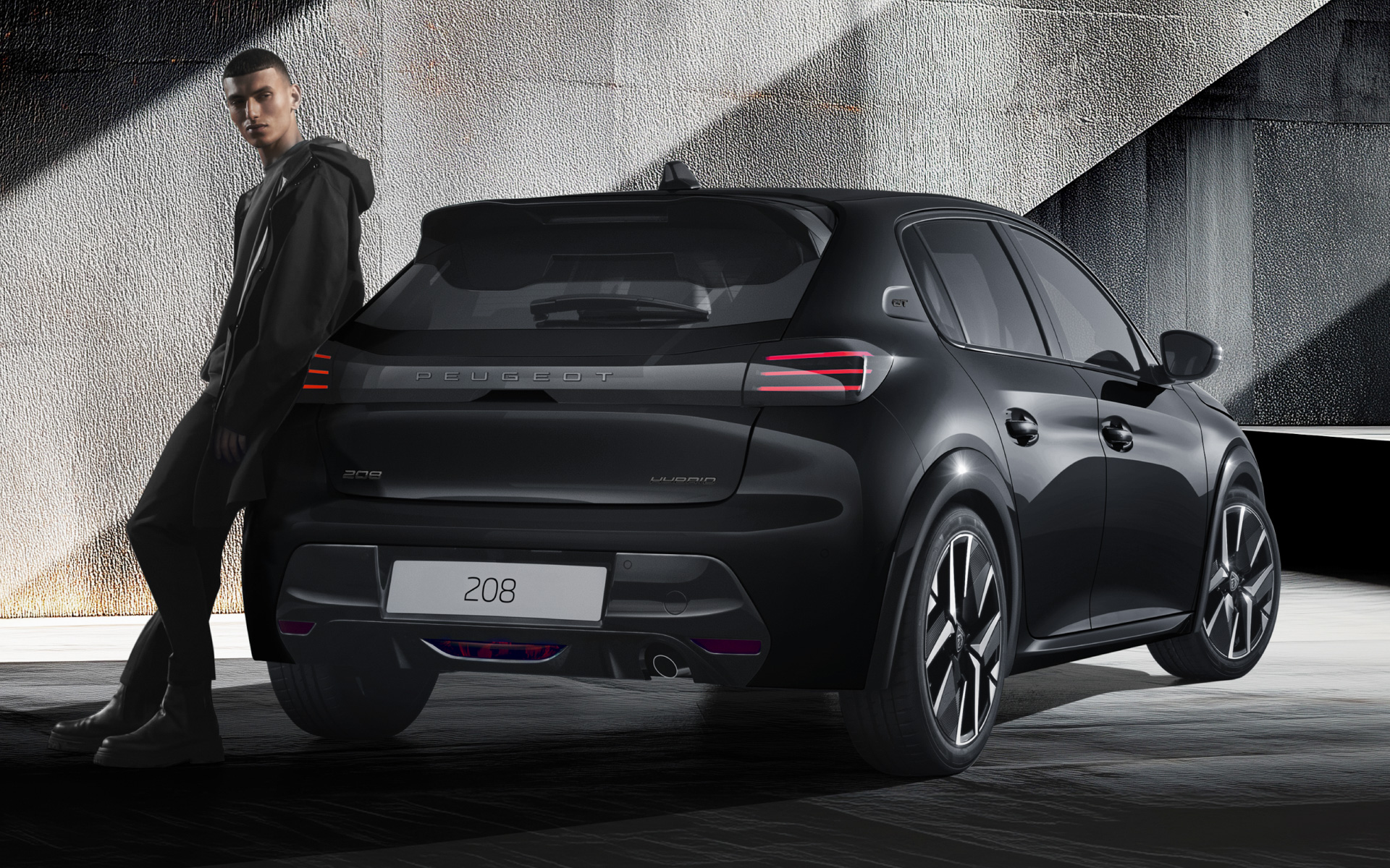 画像］プジョー、ブラック仕立ての限定車「208 GTハイブリッド