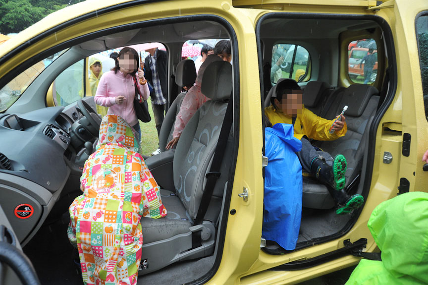 画像 ルノー 2回目の カングージャンボリー 雨天でも0台のカングーが集結 52 57 Car Watch