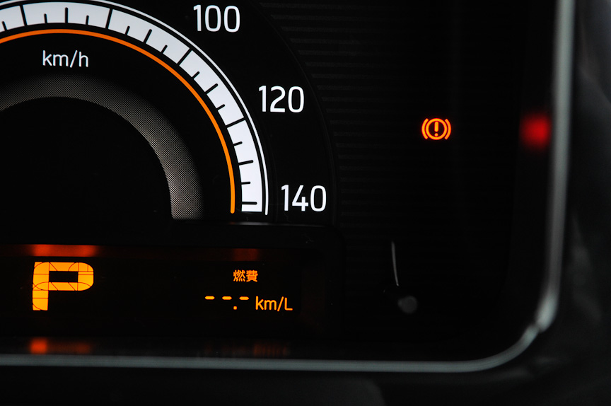 画像] 写真で見るスズキ「MRワゴン」(56/60) - Car Watch