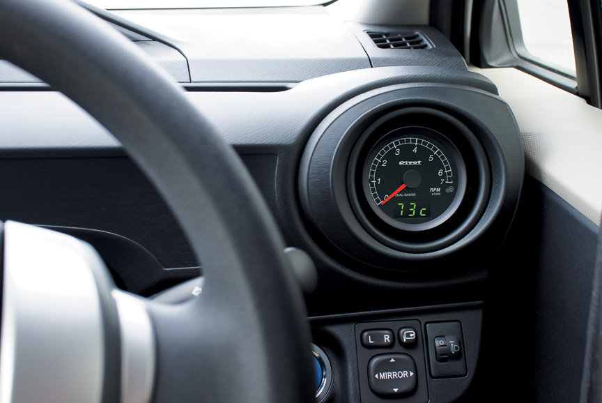 ピボット トヨタのhv車向け低回転スケールタコメーター Dxt H Car Watch