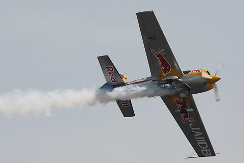 レッドブル 世界最速のモータースポーツという Red Bull Air Race Chiba 15 を日本初開催 Car Watch