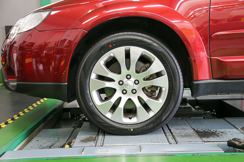 画像 タイヤレビュー 静かで燃費性能がよくウェットグリップ性能最高の ヨコハマタイヤ ブルーアース エース この夏 ウェットグリップにこだわった タイヤ選び 10 14 Car Watch