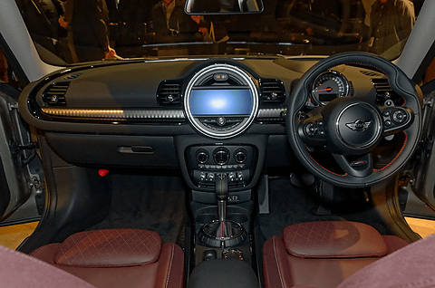Bmw 歴代最高レベルの実用性と乗り心地を誇る新型 Mini クラブマン 発表会 Car Watch