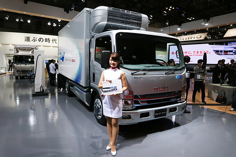 東京モーターショー2017】いすゞ、電気で動く「エルフ EV」を世界初公開