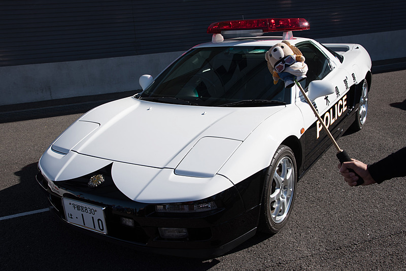 Super Gt 最終戦もてぎ 栃木県警察本部の Nsxパトカー はmt車だった 新型nsxセーフティカーと並べて展示 Car Watch