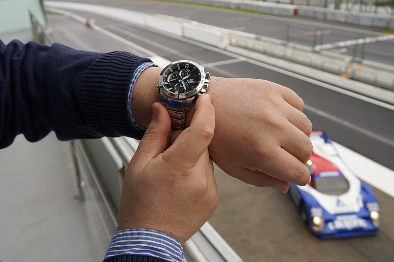 ラップタイム計測に便利。“スマホ連携腕時計”カシオ「エディフィス」を使ってみた トロロッソ・ホンダのスポンサー腕時計 - Car Watch
