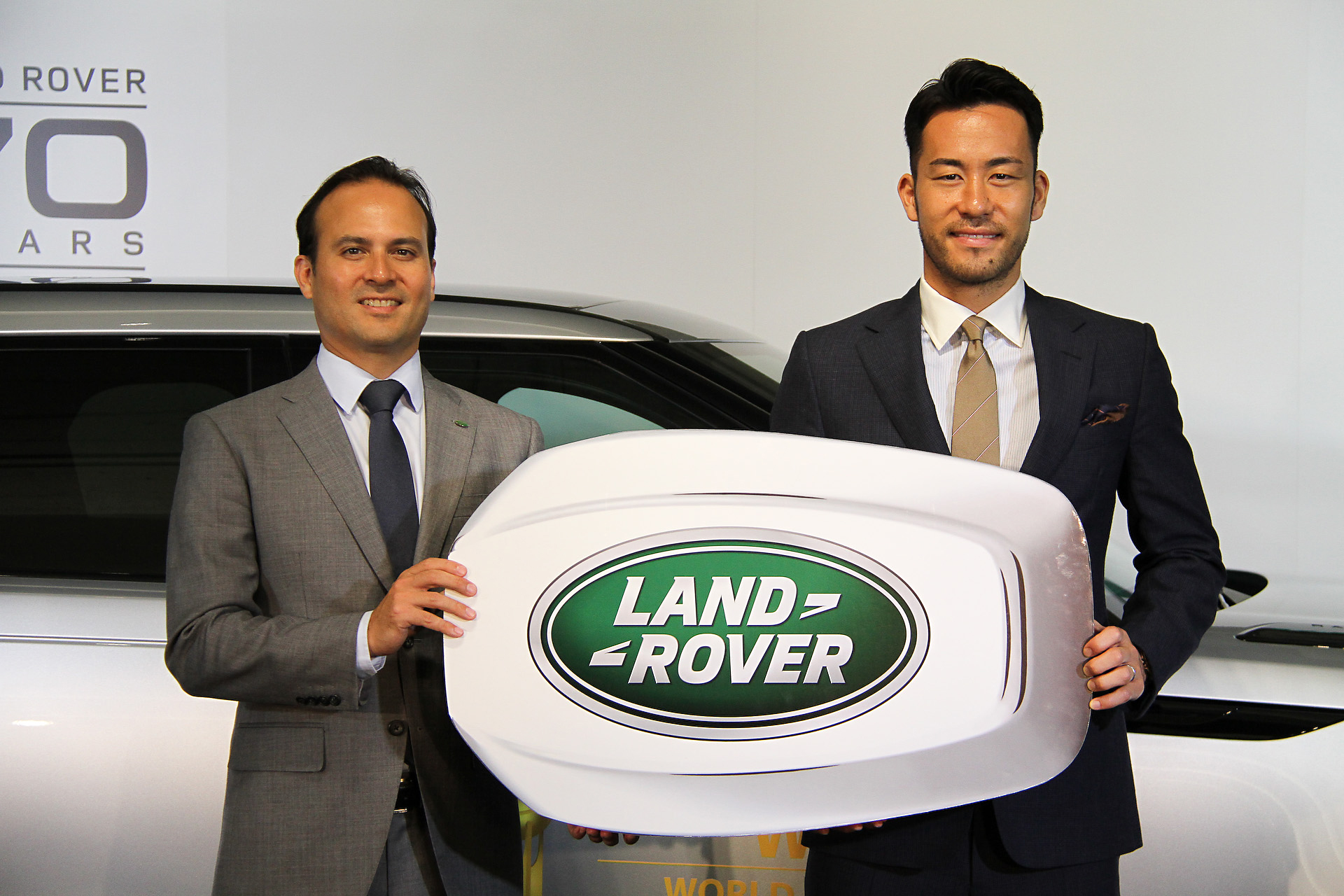 ランドローバーの新しい顔にサッカー日本代表 吉田麻也選手が就任 新ブランド アンバサダー発表会レポート Car Watch