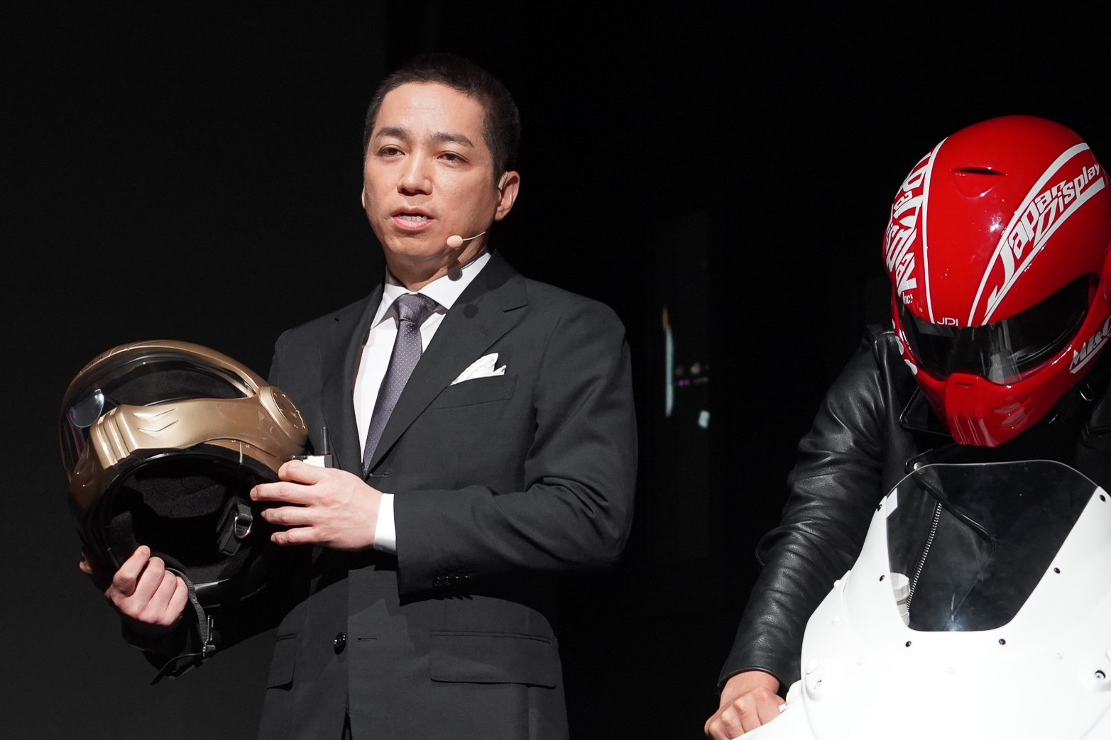 ジャパンディスプレイ、HUD搭載スマートヘルメット「XHD-01」（開発