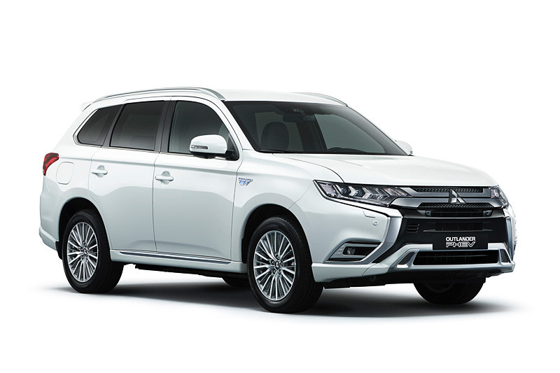 三菱自動車、開発担当者が「アウトランダーPHEV」2019年モデルをライブ