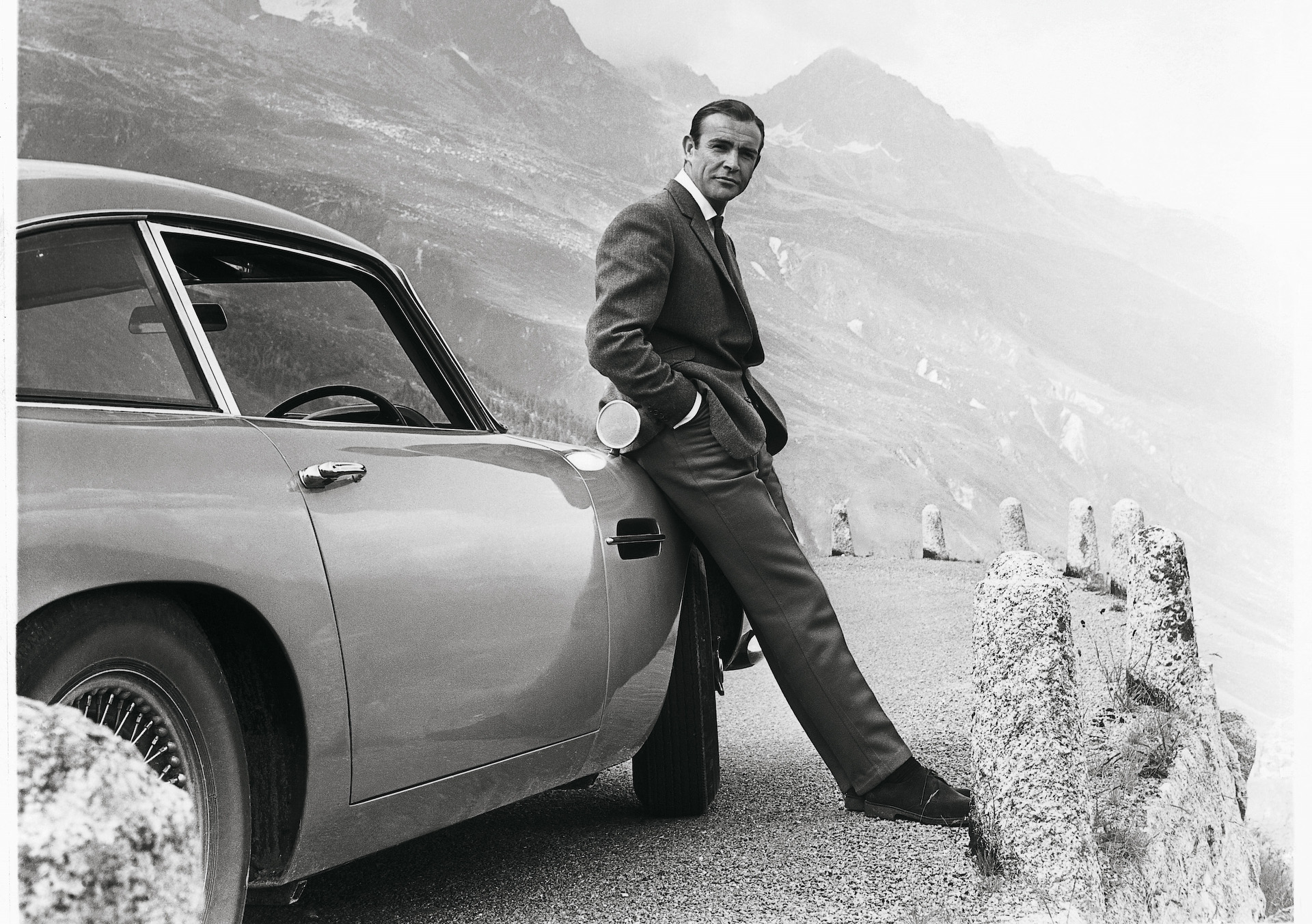 英アストンマーティン、映画「007 ゴールドフィンガー」に登場する「DB5」を25台復刻生産 - Car Watch