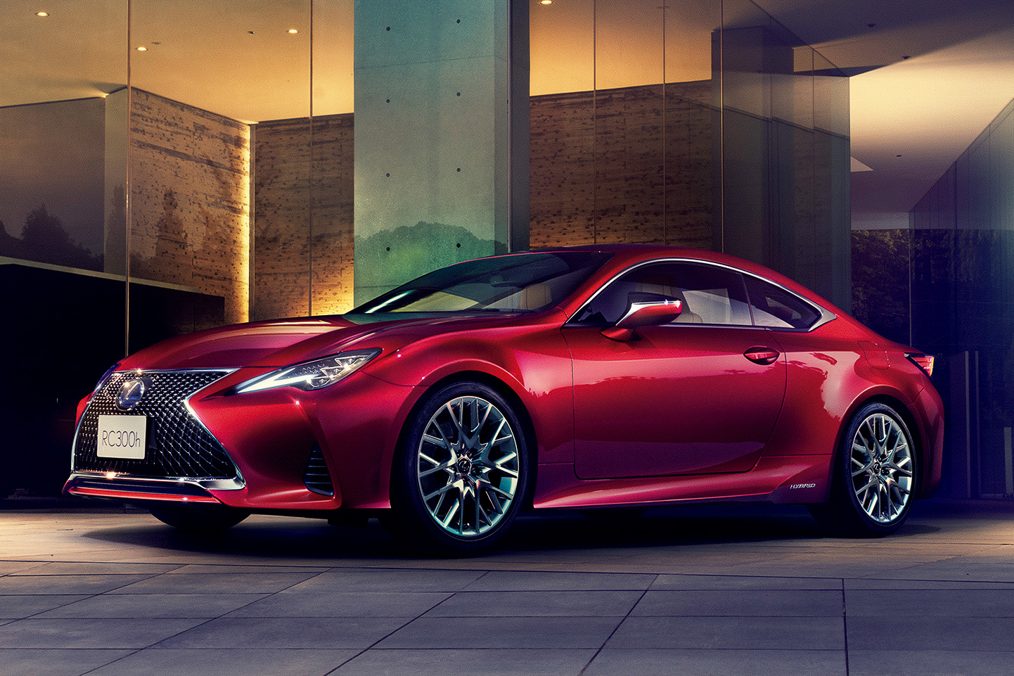 レクサス、10月下旬発売予定のマイチェン版「RC」世界初公開 - Car Watch