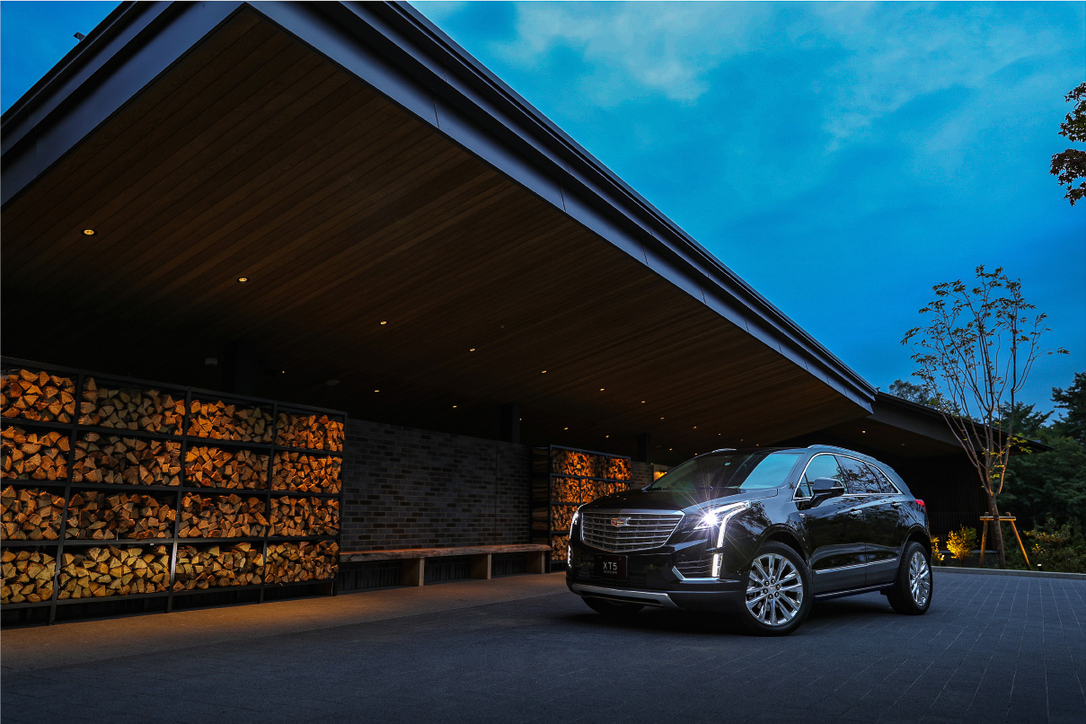 GM、「キャデラック XT5 CROSSOVER」の日本導入1周年記念モデル「URBAN