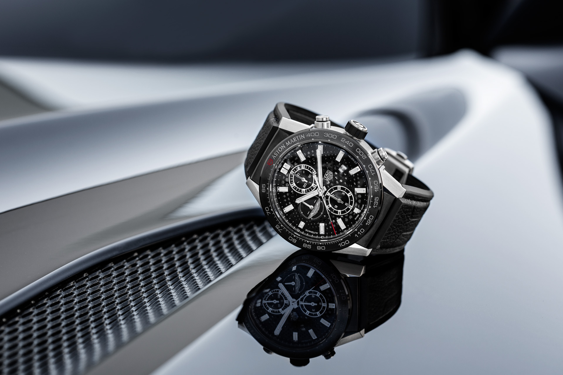 アストンマーティン タグ ホイヤーとコラボした腕時計 カレラ キャリバー ホイヤー01 Car Watch