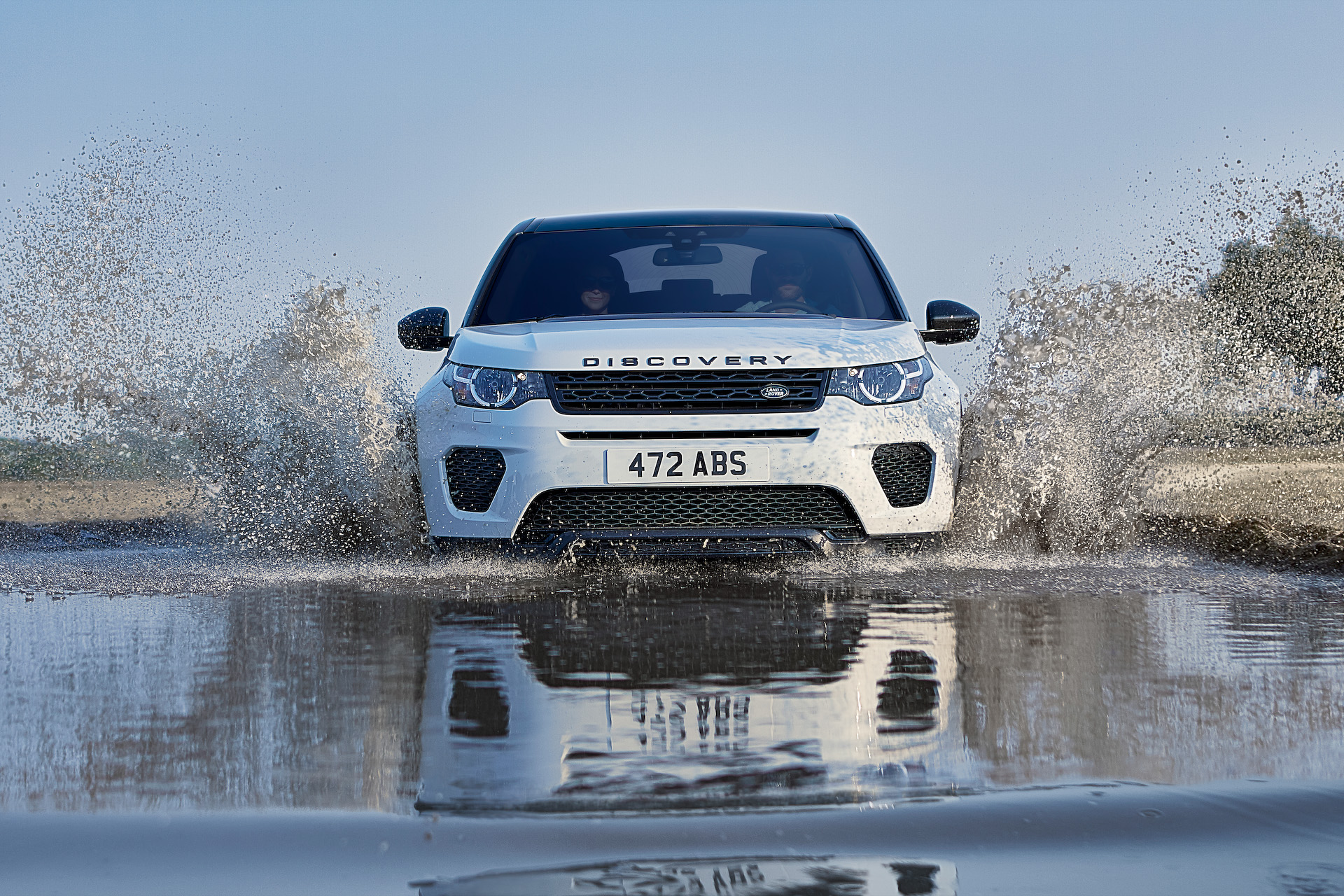 ランドローバー、「ディスカバリー・スポーツ」2019年モデル受注開始