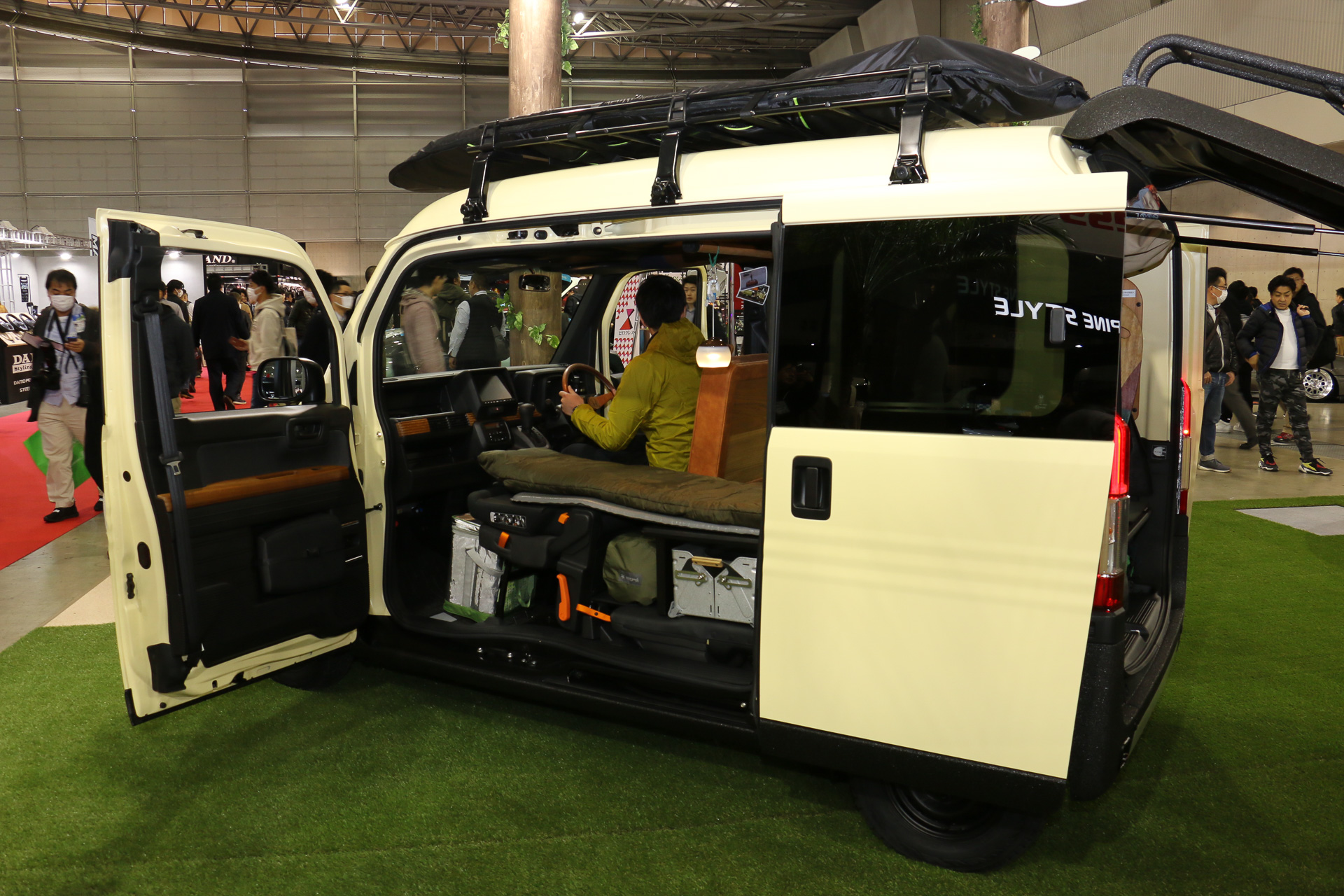 東京オートサロン 19 N Van を車中泊仕様にした Trip Van など5台のカスタムカーを展示するホンダアクセス