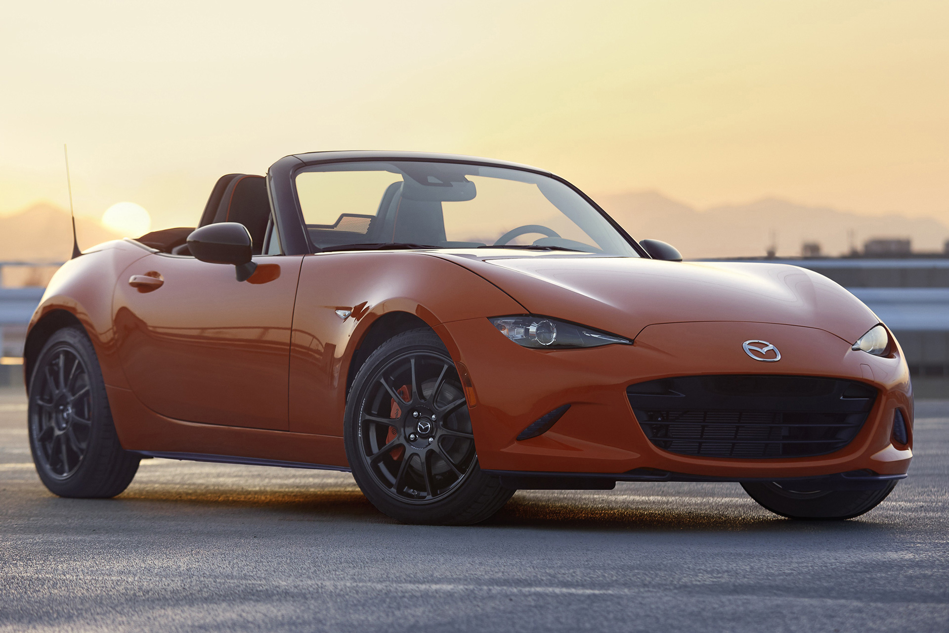 マツダ、「ロードスター 30周年記念車」を「オートモビル カウンシル