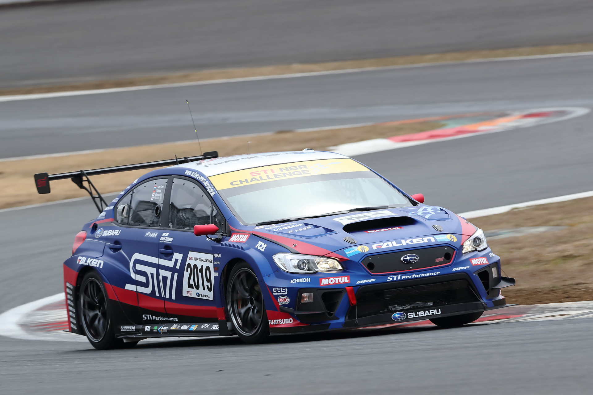 STI、「SUBARU WRX STI」シェイクダウン。“サメ肌塗装”でニュル24時間