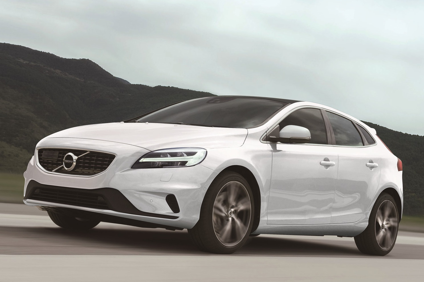 ポポ ボルボ、「パノラマ・ガラスルーフ」「リア・シートヒーター」装着の