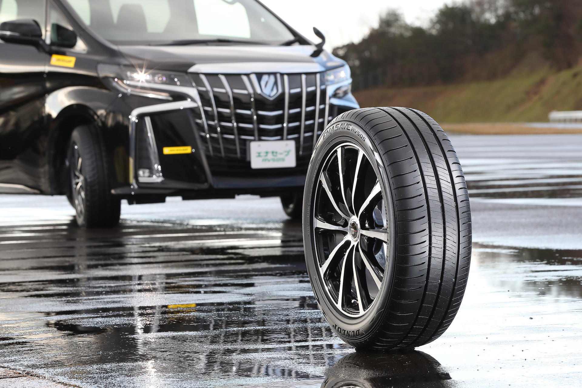 タイヤレビュー】ダンロップの新ミニバン専用タイヤ「エナセーブ RV505」、“ふんばり力”で直進安定性が段違いに向上  RV504から耐ふらつき性能を19％、耐偏摩耗性を53％アップ - Car Watch