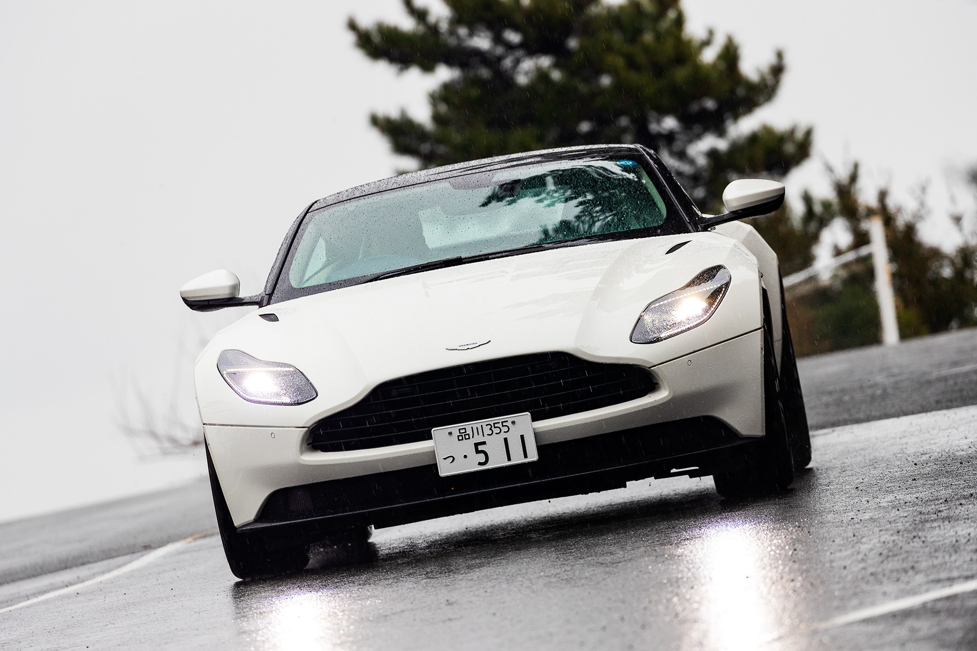 試乗インプレ】メルセデスAMGのV8エンジンを搭載するアストン