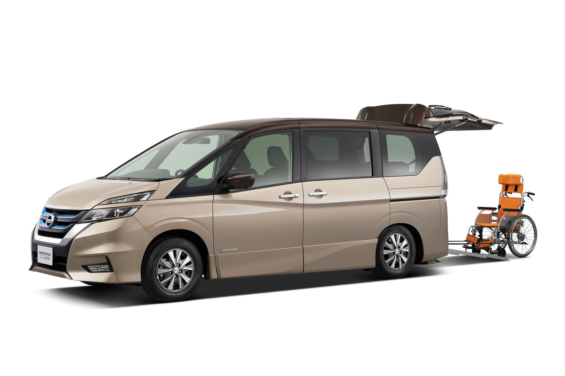 日産とオーテック ウェルフェア19 に セレナ E Power チェアキャブ スロープタイプ など福祉車両3台出展 Car Watch