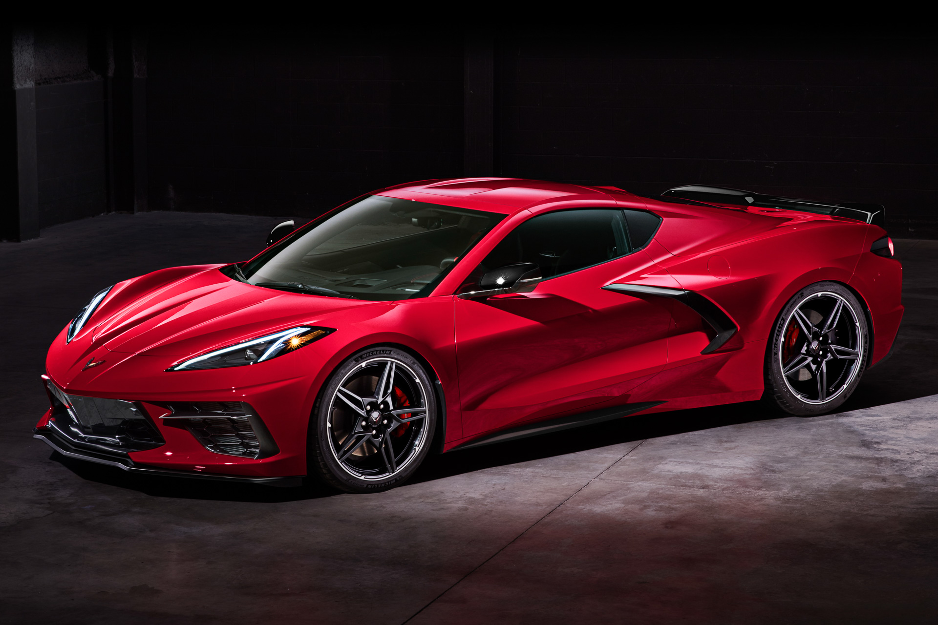GM、新型「コルベット」世界初披露。8世代目はミッドエンジンに - Car